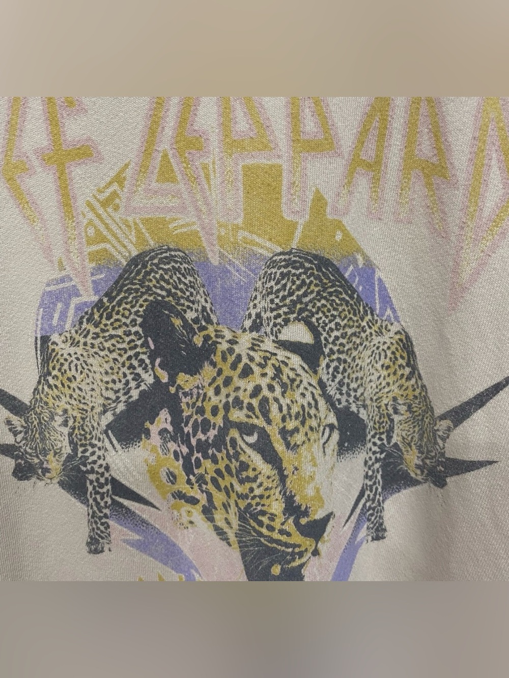REVOLVE DAYDREAMER Vintage Feel Def Leppard On The Prowl 1987 Sweatshirt Sz M - Picture 6 of 9